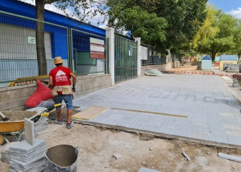 Elda renueva los accesos a la Escuela de Educación Infantil Nuevo Almafrá
