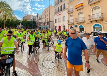 Más de 200 personas participan en una marcha ciclista con motivo de la Semana de la Movilidad