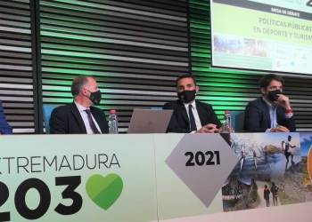 Bernabé Cano participa en el Congreso Nacional Deporte y Turismo