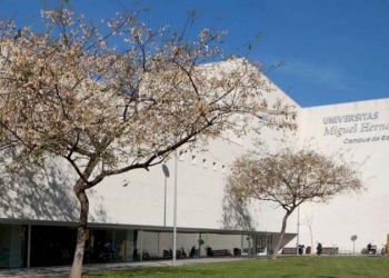 Benidorm amplía el transporte universitario al campus de Sant Joan de la UMH