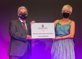 Una placa que será colocada en el templete del Parque Municipal rendirá homenaje a todas las personas mayores del municipio