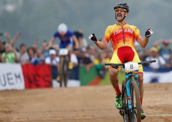 Carlos Coloma, un arcoíris para formar a los ‘bikers’ del futuro en La Nucía