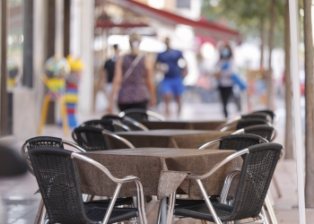 l’Alfàs anula el cobro de la tasa de mesas y sillas del cuarto trimestre del año