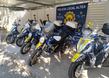 La Policía Local de Altea moderniza su flota con motos eléctricas e híbridas