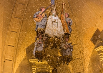 Una emotiva coronación de la Virgen culmina con las representaciones  extraordinarias del Misteri d’Elx