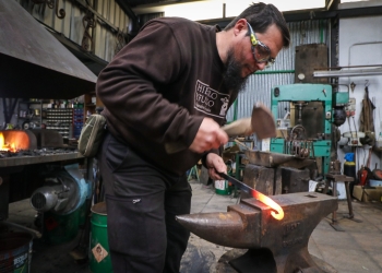 «Casi no hay lugares en nuestro país donde poder aprender la forja»