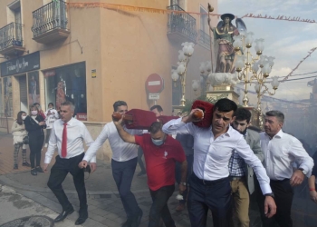 Sant Rafael volvió a “correr” a ritmo de traca hasta su ermita