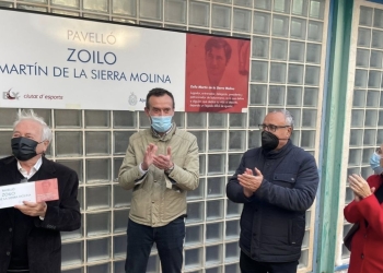 La pista cubierta del polideportivo de Carrús ya lleva el nombre de Zoilo Martín de la Sierra Molina