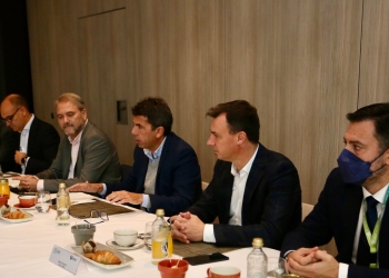 Mazón apuesta por la ‘Identidad Digital Alicantina’ como herramienta de competitividad