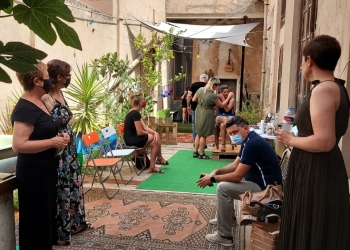 «El cáncer de mama es un espejo en el que todos debemos mirarnos»