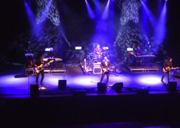 El tributo a los “Dire Straits” llenó de rock l’Auditori