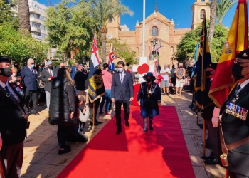La colonia británica de Torrevieja celebra en un solemne acto el «Poppy Day»
