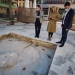 Las catas arqueológicas sacan a la luz la peana de la antigua fuente de agua que presidía la plaça de Baix