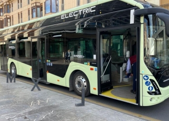 Elche pone en circulación a modo de prueba un nuevo autobús 100% eléctrico