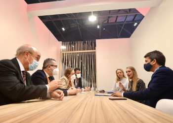 La Diputación activa un plan extraordinario para acelerar las reservas de turistas británicos en la Costa Blanca de cara a 2022