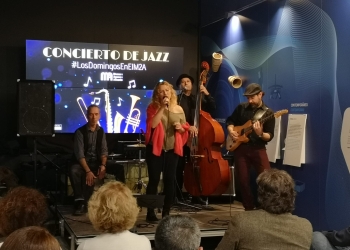 Lleno en los Museo de Aguas de Alicante para disfrutar del jazz de “Agustic Band”