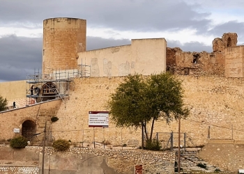 Recta final para la reconstrucción del arco que da acceso a la barbacana interior del Castillo