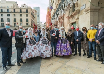 Alicante reivindica en el Día de la Banderita la «gran labor humanitaria» de Cruz Roja