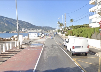 Los vecinos de Cap Blanc presentan 600 firmas para la eliminación de un semáforo