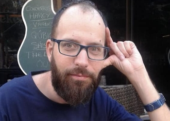 «La poesía tradicional puede convivir con los poetas youtubers»