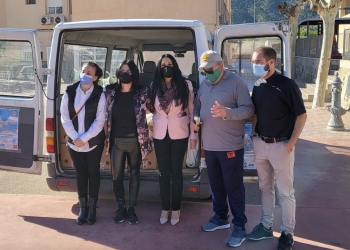 Orihuela y Redován hacen entrega del material de la campaña solidaria del Colegio Diocesano de San José Obrero