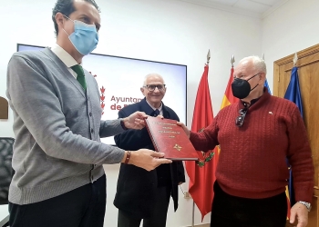 Un libro reúne la historia del Pizarro, club que dio origen a la implantación del balonmano en Elda