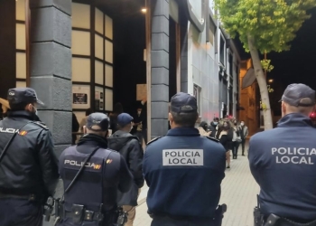 La Policía Local de Elche denuncia a un restaurante por no solicitar el pasaporte covid a su clientela