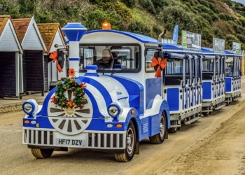 Villena mantiene actividades al aire libre como la visita de Papá Noel y un tren turístico navideño