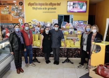 El gastrobar Cañas & Coffee dona 150 juguetes al Voluntariado Social de l’Alfàs