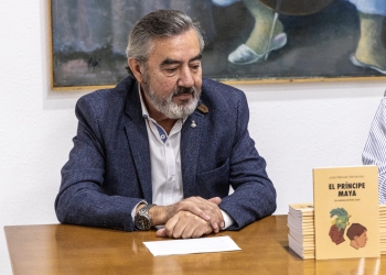 «En la novela hay datos y anécdotas sobre la interesante cultura Maya»