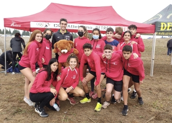 «Con dos farolas, dos vallas y un coche empezamos a entrenar en la calle» F. Miralles