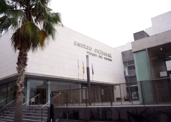 La sede universitaria de Torrevieja acoge la primera jornada «Inteligencia artificial en el deporte y el derecho»