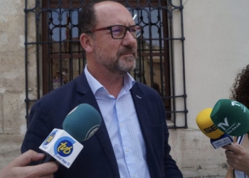 Orihuela estudia gestionar la ORA de forma directa