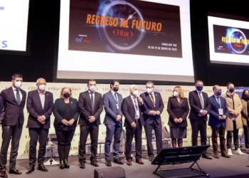 Benidorm lidera una alianza de destinos de sol y playa