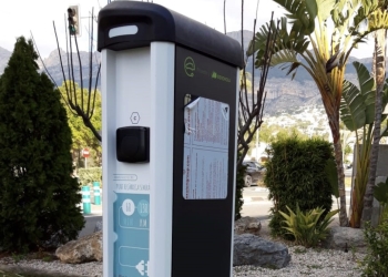 Altea instala cuatro nuevos puntos de recarga de vehículos eléctricos