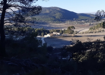 Alcoy mejora el monte Mas de la Cova y pinturas rupestres de la Sarga