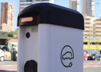 Benidorm ya cuenta con diez puntos de recarga de coches eléctricos