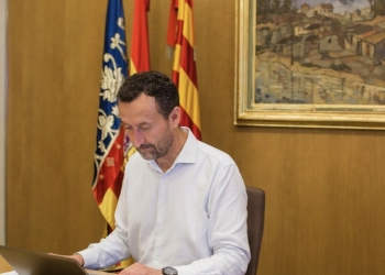 Carlos González pide a los bancos un mejor trato a las personas mayores