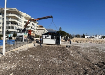 Los chiringuitos de las playas alteanas echan el cierre temporal