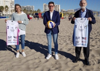 Tres centenares de deportistas se dan cita en un fin de semana dedicado al voley playa