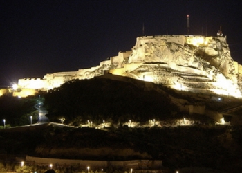 Alicante ilumina Santa Bárbara con los colores de la bandera de Ucrania