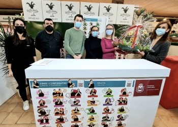 Los Mercados Municipales de Elda acogen una campaña divulgativa para impulsar el uso de la lengua de signos