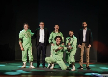 Yllana recibe el Pi d’Honor de la vigésima Mostra de Teatre de l’Alfàs del Pi