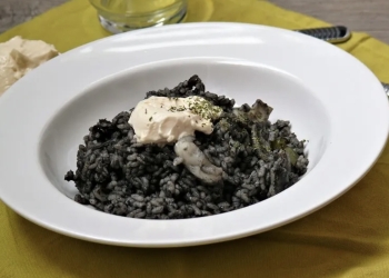 Recetas de AQUÍ: Arroz negro con gambas y alioli