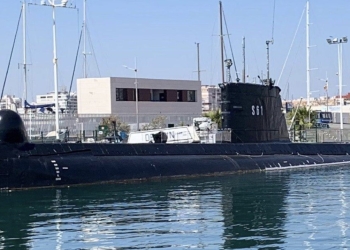 El submarino militar causa impresión al visitante