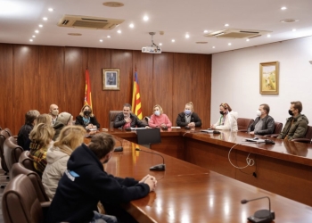 El alcalde de l’Alfàs mantiene un encuentro con los ucranianos y rusos residentes en el municipio