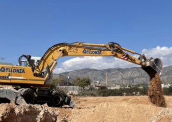 Crevillent inicia las obras de construcción de los campos de vóley y fútbol playa y las nuevas pistas de pádel
