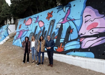 El Rincón de Loix luce con un mural al aire libre que homenajea a la mujer de Benidorm