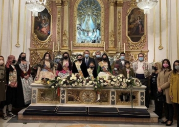 La Mare de Déu del Sofratge vuelve a recibir la ofrenda floral de las Fallas dos años después