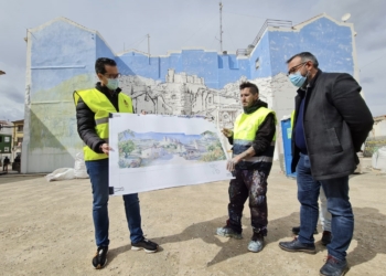 El mural de la Plaza de Arriba comienza a coger forma